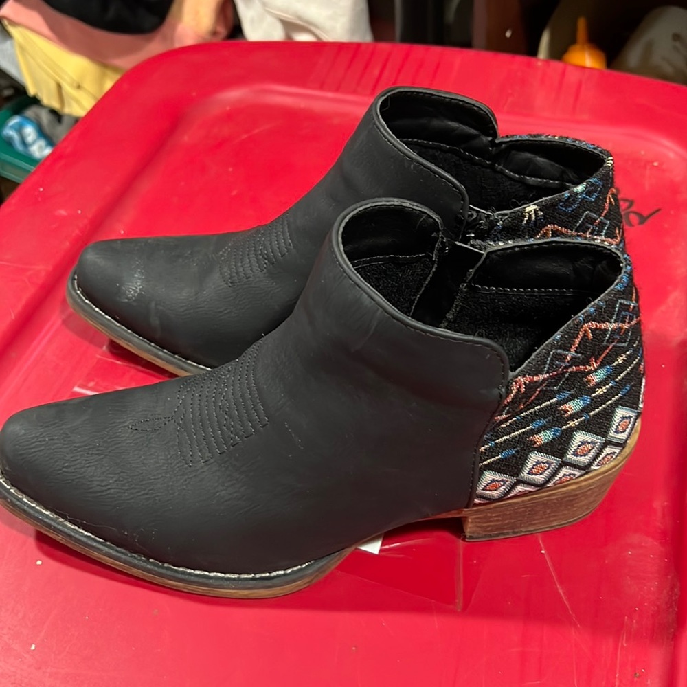 Roper boots worn once size 7.5 western style